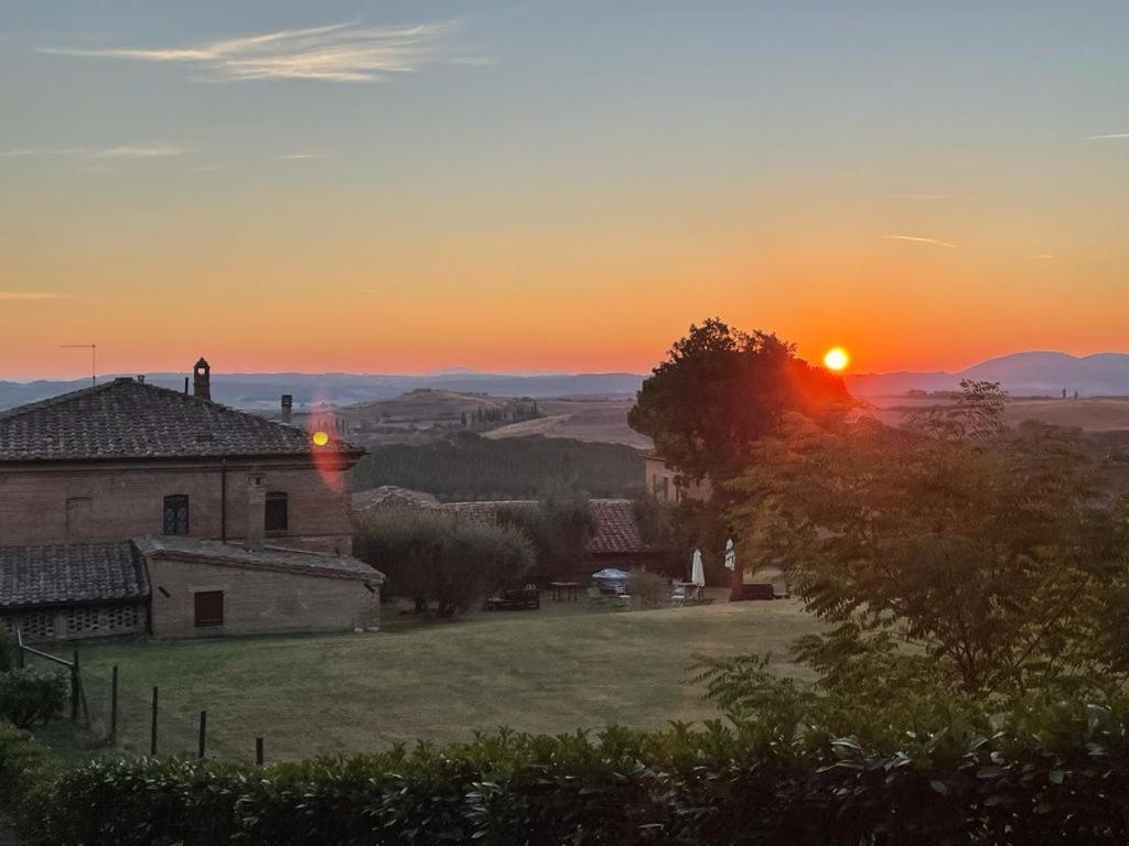 Agriturismo Diffuso Monte Oliveto Maggiore Chiusure ภายนอก รูปภาพ