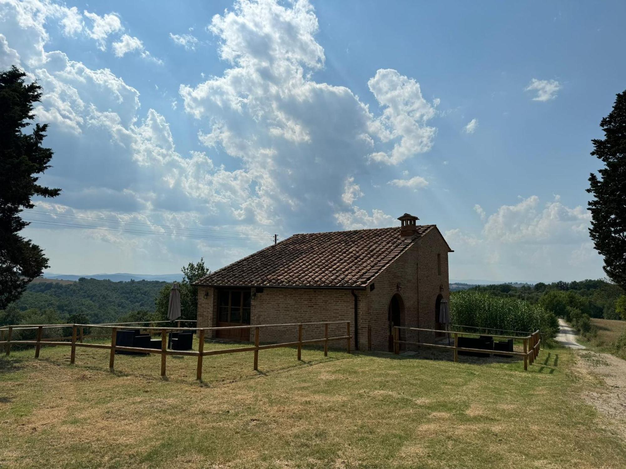 Agriturismo Diffuso Monte Oliveto Maggiore Chiusure ภายนอก รูปภาพ
