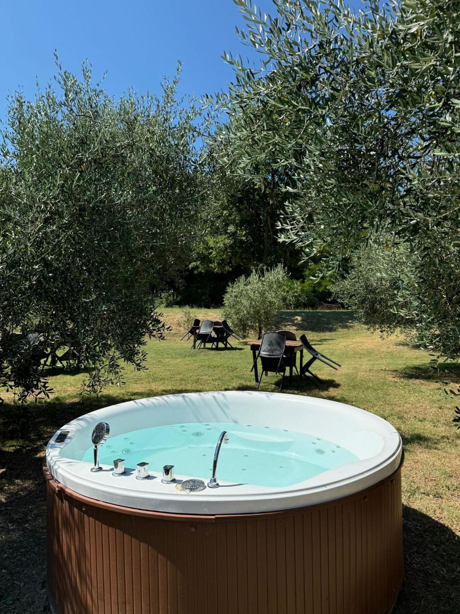 Agriturismo Diffuso Monte Oliveto Maggiore Chiusure ภายนอก รูปภาพ